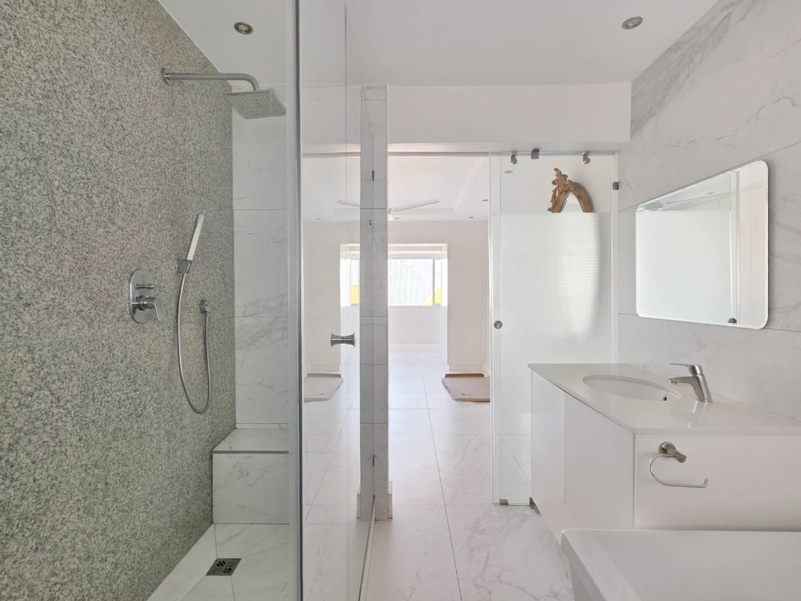 To Let 1 Bedroom Property for Rent in Sea Point Western Cape